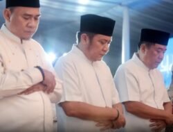 Ketua DPRD Sumsel Bersama Gubernur Dan Wagub Sumsel Sholat Isya dan Taraweh Bersama Ribuan Umat Muslim Dari Penjuru Sumsel