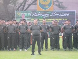 Dandim 0418/Palembang Sebagai Komandan Apel Olahraga Bersama Pangdam II/Palembang Bersama Prajurit