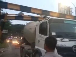Truk Molen Tabrak Portal Pembatas Tinggi Kendaraan, Ak Julyanzah: Sopir Lalai Dalam Berkendaraan