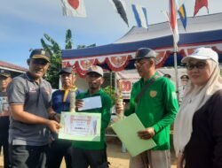Selaras Program Ratu Dewa – Prima Salam, Warga Kelurahan Dua Ilir Tunjukkan Kreativitas Lewat Menghias Gapura