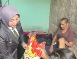 Camat SU II Turun Langsung Bantu Warga yang Membutuhkan