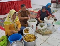 Epriansyah Ajak Ibu-ibu PKK 26 Ilir Sulap Limbah Kulit Buah Jadi Pembersih Ajaib