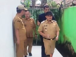 Solidaritas Warga Menguat di Jum’at Bersih, Camat Ilir Timur Dua Beri Dukungan