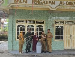 Musholla Jadi Teladan, Lurah 12 Ulu Bagikan Kotak Sampah Dukung Palembang Bersih