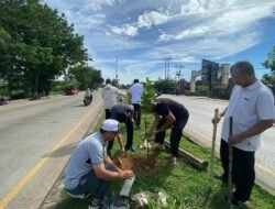 Median Jalan Kertapati Disulap Jadi Hijau, Program Walikota “Palembang Berdaya” Disambut Antusias