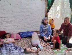 Plt Camat Ilir Timur Dua Tunjukkan Kepedulian, Serahkan Kursi Roda untuk Warga Disabilitas