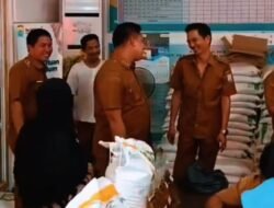 Tinjau Pembagian Sembako, Camat Ilir Barat Satu Tekankan Pelayanan Publik Tanpa Batas