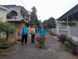 Lurah Sukabangun Buktikan Kepemimpinan Aktif: Turun Langsung dalam Jumat Bersih, Motivasi Warga Peternakan IV