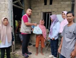 Mengikis Jarak, Menghadirkan Senyum: Camat Kalidoni Turun Langsung Bantu Warga Kurang Mampu
