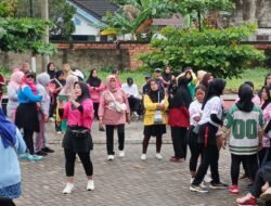 Senam Bersama Jadi Cara Lurah Sungaibuah Dekatkan Pemerintah dengan Masyarakat