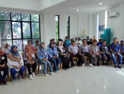 Dari Gaple hingga Karaoke, Lurah Atika:  Silaturahmi Kunci Pelayanan yang Harmonis