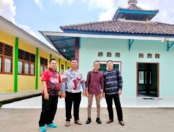 Peduli Pendidikan, Komisaris TR Jaya Grup Renovasi Mushola SMAN 1 Sanga Desa