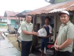 Aksi Nyata di Hari Jumat, Camat Kalidoni Tebar Kebaikan Melalui Penyaluran Sembako