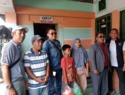 Ferry King Peduli Kepada Randi Dengan Memberikan Bola Untuk Bermain Bersama Kawan-kawan