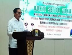 Plt Camat Kertapati Dukung Pengelolaan Zakat Transparan Melalui Penyerahan Bukti Resmi