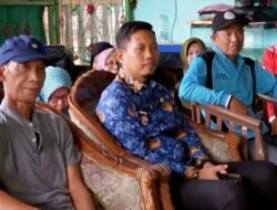 Humanis! Momen Camat Sukarami Edukasi Warga Sukabangun Sambil ‘Ngopi’ Bareng